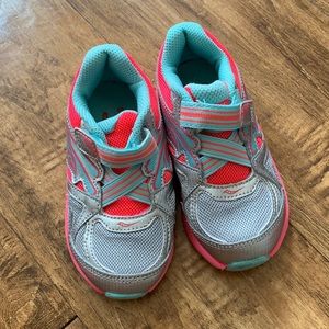 Saucony sneakers shoes